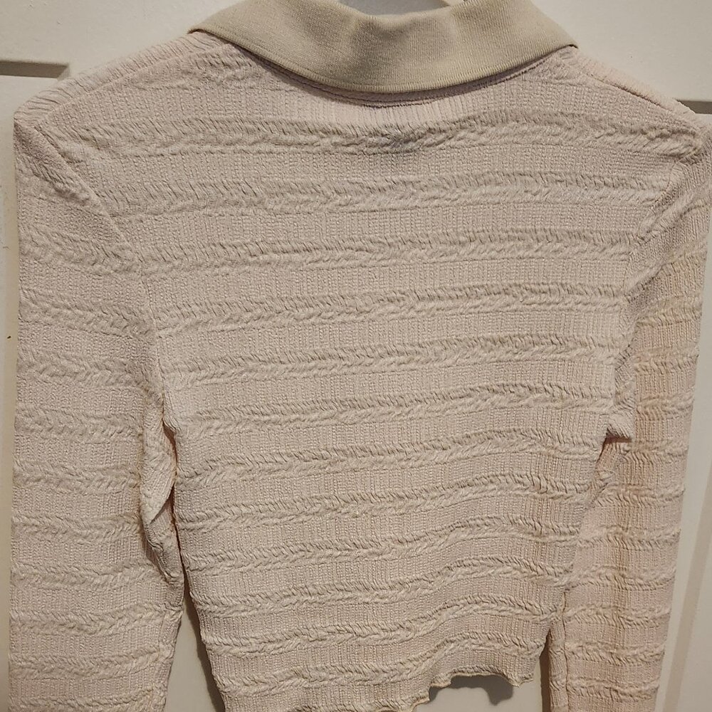 Buttoned Blouse - Picture 2 of 5